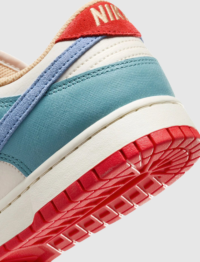 DUNK LOW PREM "ペールアイボリー/ロイヤルパルス/デニムターコイズ"