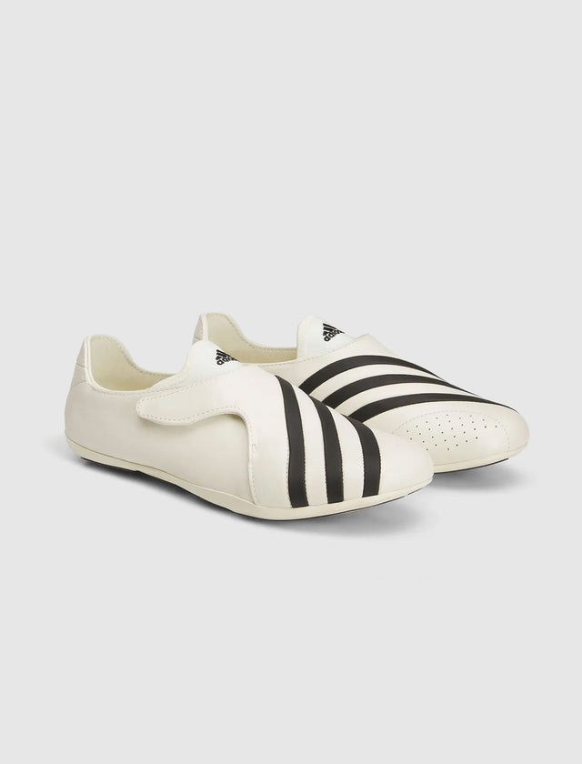 PHARRELL WILLIAMS YOGA VARIO "WHITE/BLACK"
