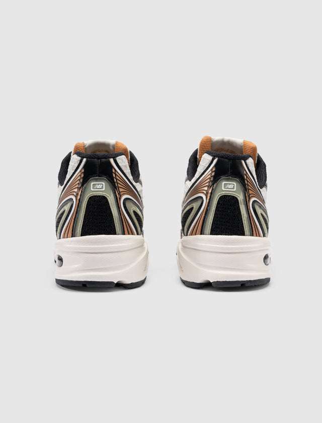 THE WHITAKER GROUP と NEW BALANCE 740 WILLFUL BIAS FOR DISCOVERY
