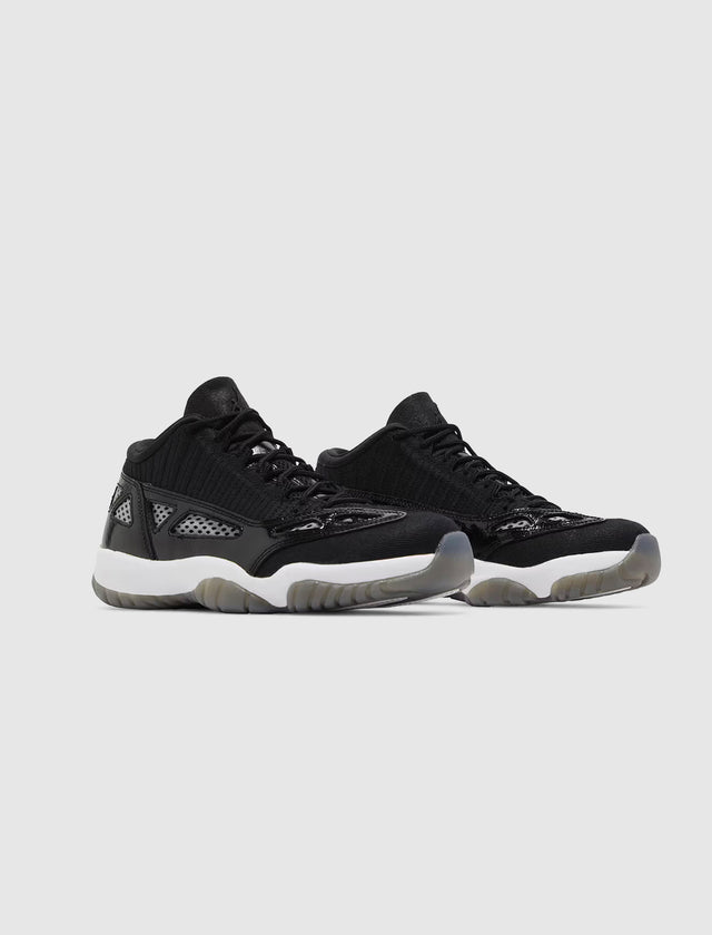 AIR JORDAN 11 RETRO LOW IE "SCHWARZ/WEISS"
