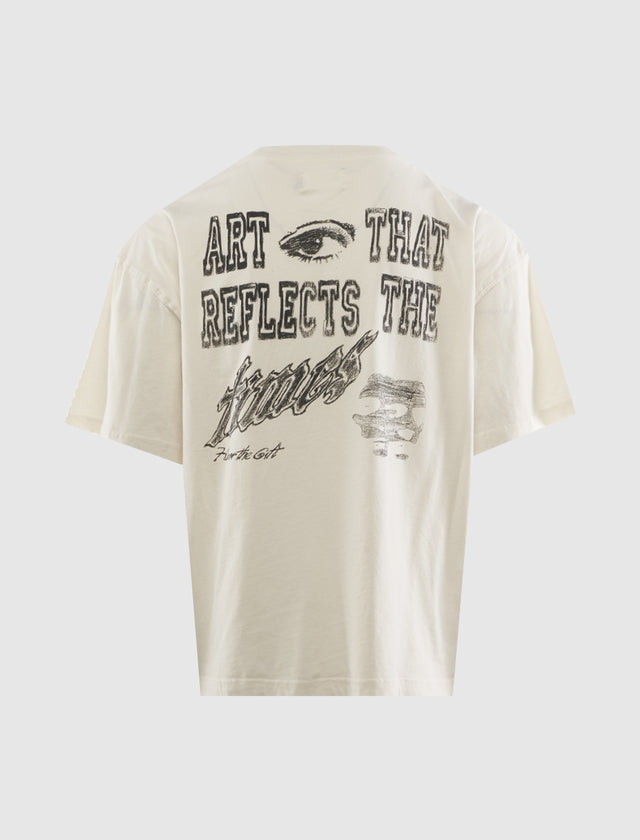 KUNST, DIE DEN TEE REFLEKTIERT