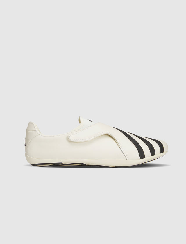 PHARRELL WILLIAMS YOGA VARIO "WHITE/BLACK"