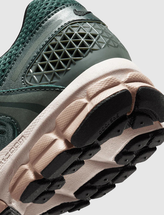 WOMEN'S NIKE ZOOM VOMERO 5 "VINTAGE GREEN"