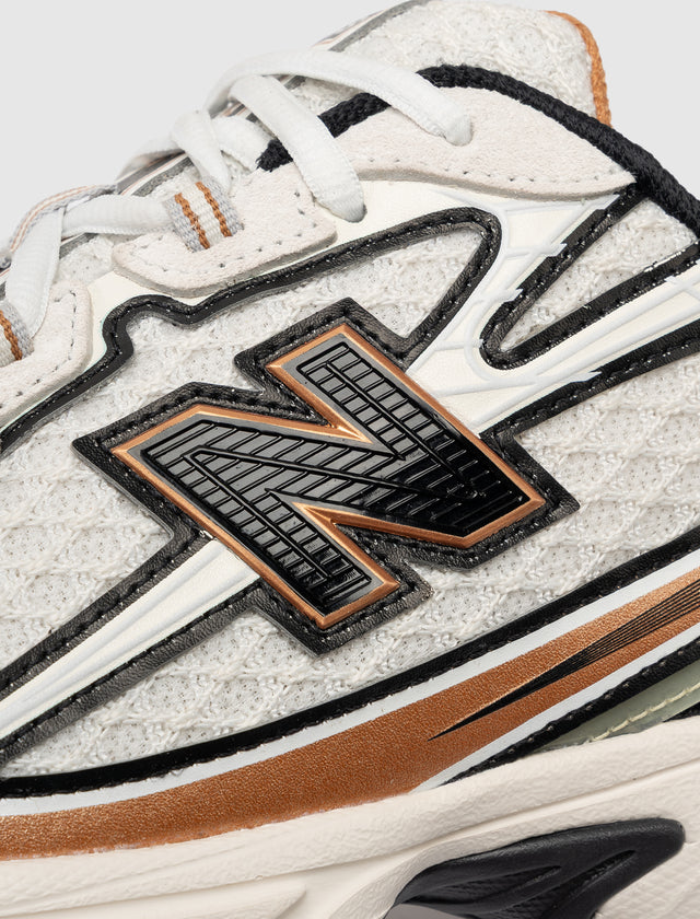 THE WHITAKER GROUP と NEW BALANCE 740 WILLFUL BIAS FOR DISCOVERY